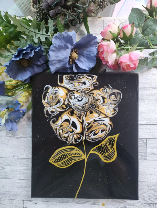 Ich liebe dieses Harz. Ich habe schon viele Harze für meine Kunst ausprobiert und war enttäuscht. Als ich ArtResin entdeckt habe, wusste ich, dass meine Suche endlich ein Ende hat. Ich stelle zwar Objekte mithilfe von Formen her, verwende ArtResin aber hauptsächlich zum Versiegeln meiner Gemälde. Es ist das beste Harz für meine Bedürfnisse. Meine Kunden, die meine Kunst kaufen, sind begeistert von der Art, wie ich sie versiegel. Sie fragen mich immer wieder, womit ich meine Kunstwerke versiegel. Ich bin so dankbar, dass ich ArtResin gefunden habe.